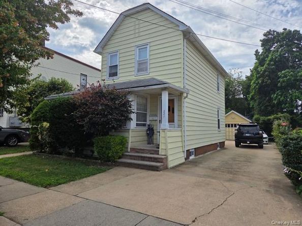 221 Lincoln Avenue, Mineola NY 11501