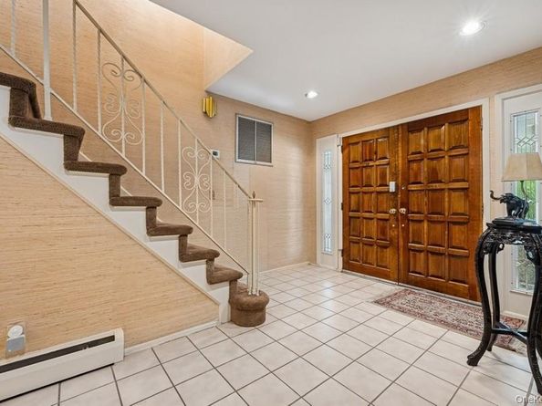 764 Sherwood Court, North Woodmere NY 11581