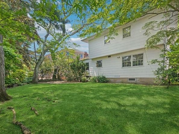 764 Sherwood Court, North Woodmere NY 11581