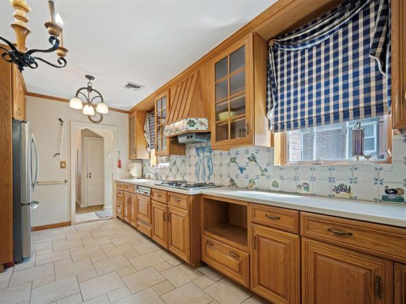 47-44 Glenwood Street, Little Neck NY 11362