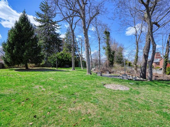 47-44 Glenwood Street, Little Neck NY 11362