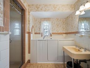 47-44 Glenwood Street, Little Neck NY 11362