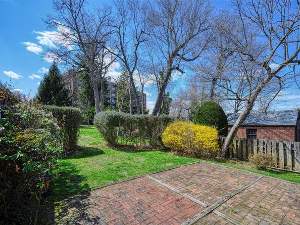 47-44 Glenwood Street, Little Neck NY 11362