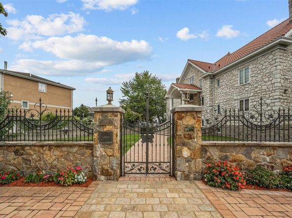 3407 Country Club Road, Bronx NY 10465