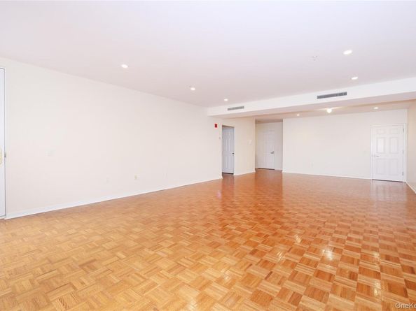 100 Harbor View Drive 423, Port Washington NY 11050