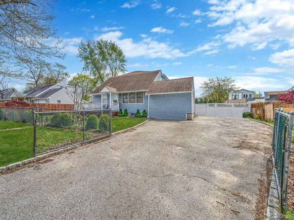 34 E Beech Street, Central Islip NY 11722