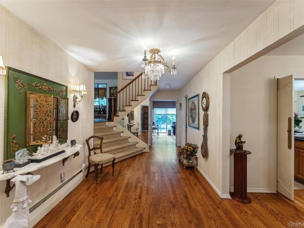 84 Nottingham Road, Manhasset Hills NY 11040