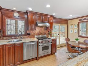 29 Serpentine Lane, Old Bethpage NY 11804