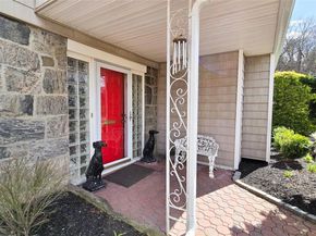 29 Serpentine Lane, Old Bethpage NY 11804