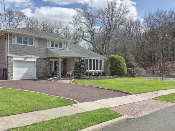 29 Serpentine Lane, Old Bethpage NY 11804