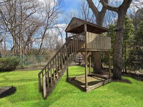 29 Serpentine Lane, Old Bethpage NY 11804