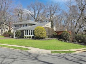 29 Serpentine Lane, Old Bethpage NY 11804