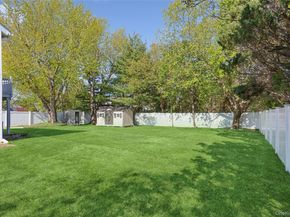 33 Nantucket Drive, Medford NY 11763