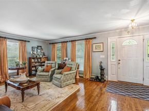 6 Cedar Avenue, Locust Valley NY 11560