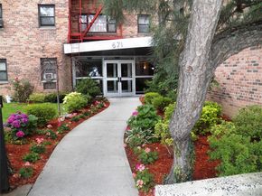 671 Bronx River Road LE, Yonkers NY 10704