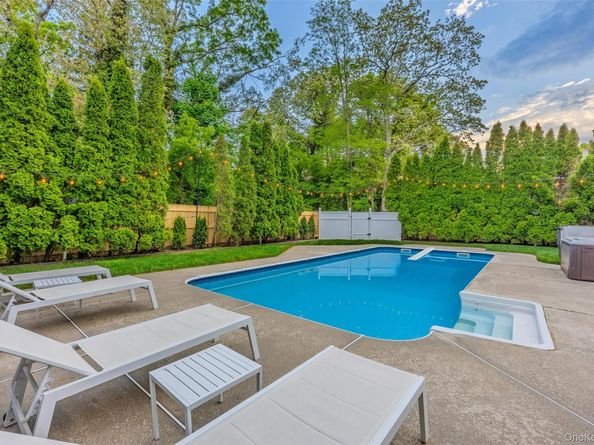 48 Westwood Drive, Shirley NY 11967
