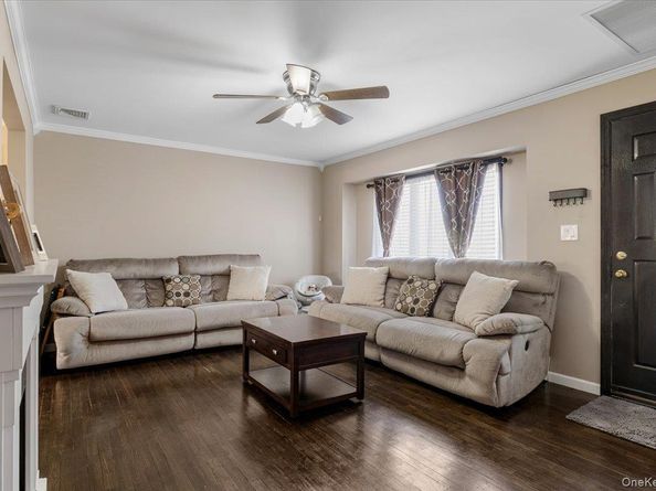 299 37 Street, Lindenhurst NY 11757