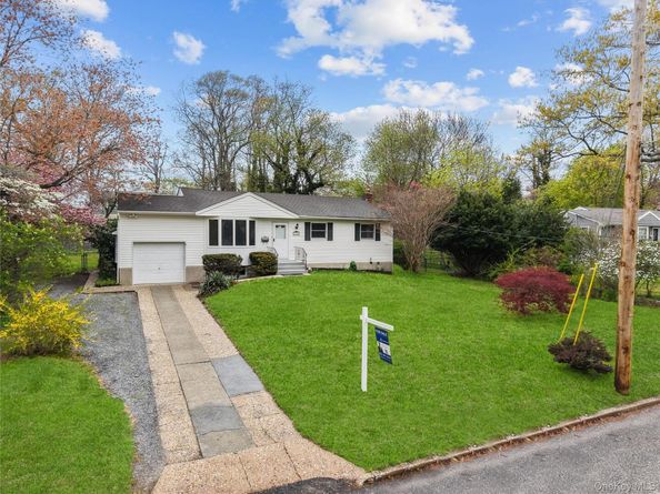 126 Foxdale Lane, Port Jefferson NY 11777
