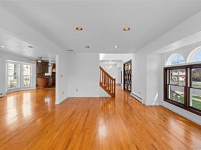 31 Woodward Street, Roslyn Heights NY 11577