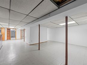 31 Woodward Street, Roslyn Heights NY 11577