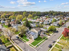 31 Woodward Street, Roslyn Heights NY 11577