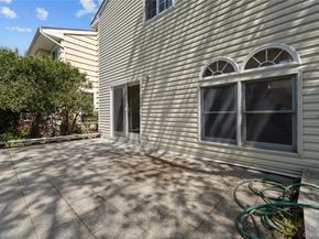 31 Woodward Street, Roslyn Heights NY 11577