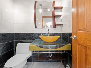 31 Woodward Street, Roslyn Heights NY 11577
