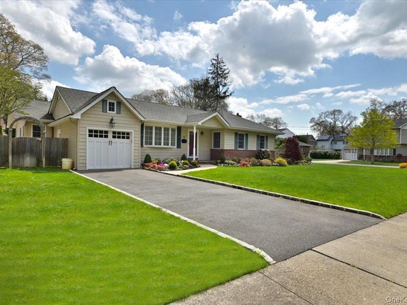 586 Seaford Avenue, Massapequa NY 11758