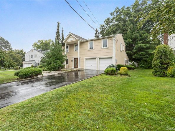 418 Old Courthouse Rd, Manhasset Hills NY 11040
