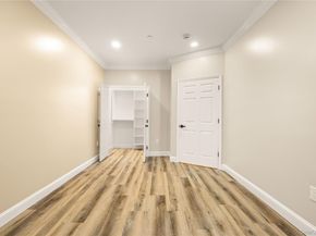 5 Jacqueline Way, North Babylon NY 11703