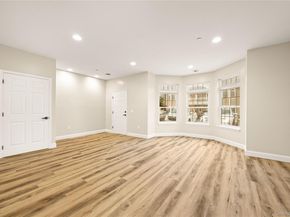 5 Jacqueline Way, North Babylon NY 11703
