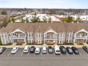 5 Jacqueline Way, North Babylon NY 11703