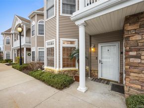 5 Jacqueline Way, North Babylon NY 11703