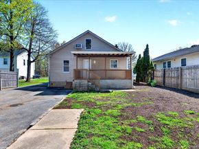 909 2nd Street N, East Northport NY 11731