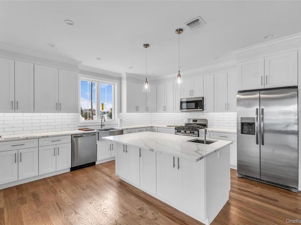 2437 Archer Street, Seaford NY 11873