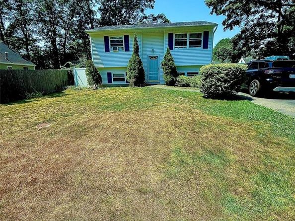 4 Beechwood Drive, Shirley NY 11967