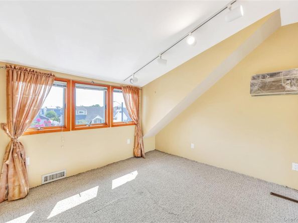 54 Briggs Street, Hicksville NY 11801