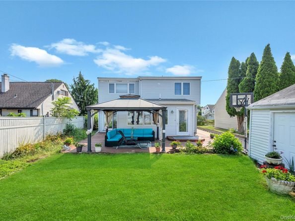 54 Briggs Street, Hicksville NY 11801