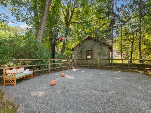 59 Crest Road, Chappaqua NY 10514