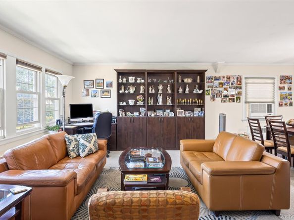 375 Cochran Place, Valley Stream NY 11581