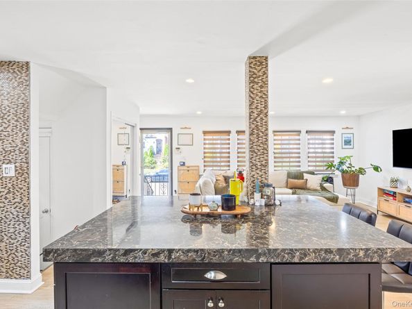 375 Cochran Place, Valley Stream NY 11581
