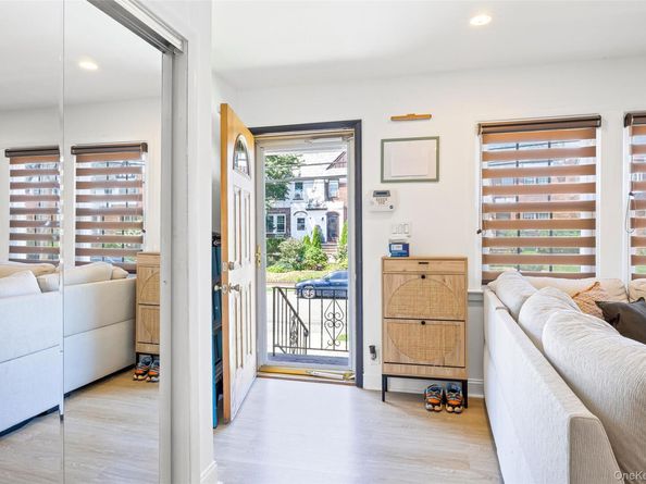 375 Cochran Place, Valley Stream NY 11581