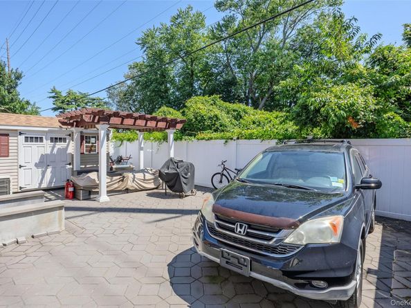 375 Cochran Place, Valley Stream NY 11581