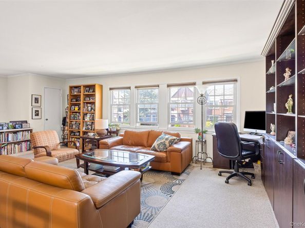 375 Cochran Place, Valley Stream NY 11581