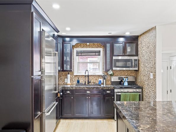 375 Cochran Place, Valley Stream NY 11581
