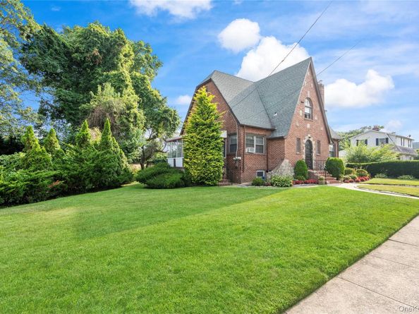 68 Fir Street, Valley Stream NY 11580