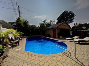 997 Glen Drive, Franklin Square NY 11010