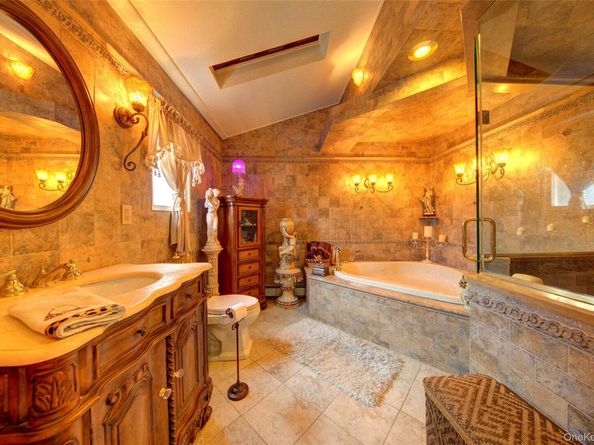 997 Glen Drive, Franklin Square NY 11010