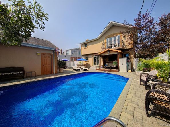 997 Glen Drive, Franklin Square NY 11010