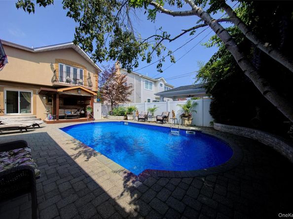 997 Glen Drive, Franklin Square NY 11010